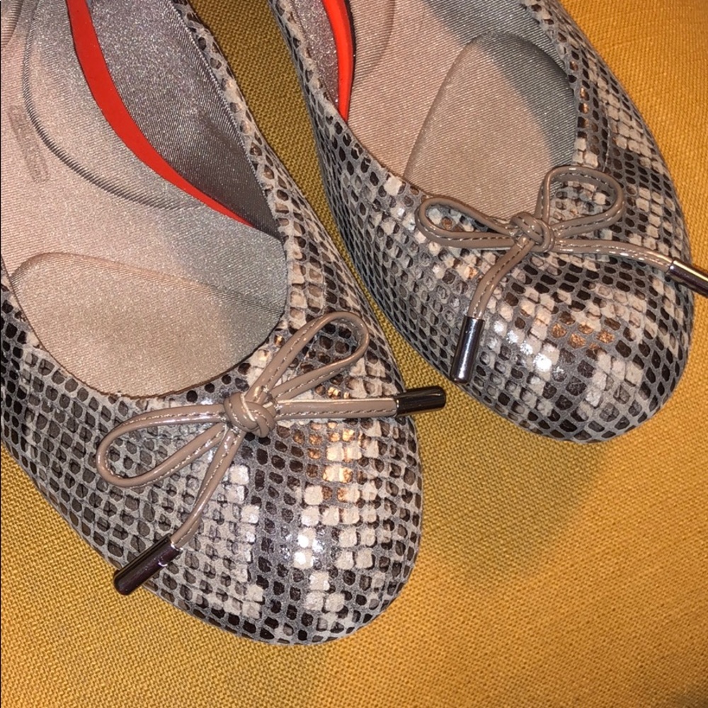 Comfortable Snakeskin Bow Ballet Flats - Picture 2 of 7